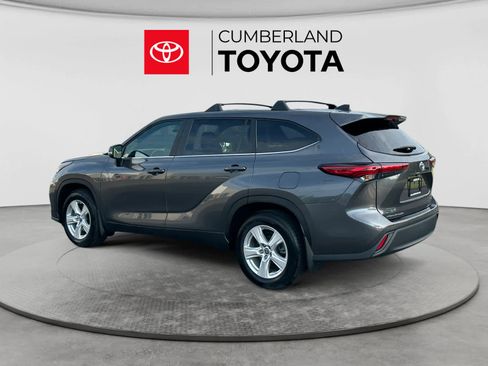 Used 2023 Toyota Highlander L FWD image 3