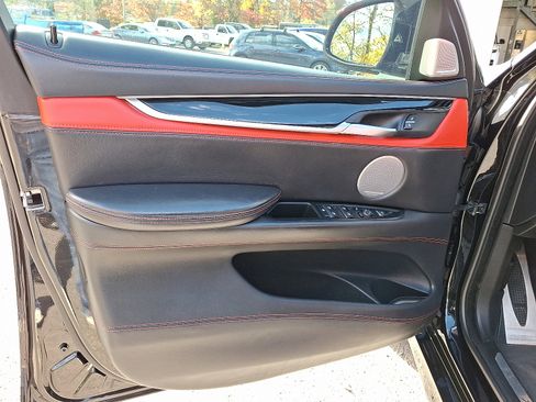 Used 2018 BMW X6 M image 11
