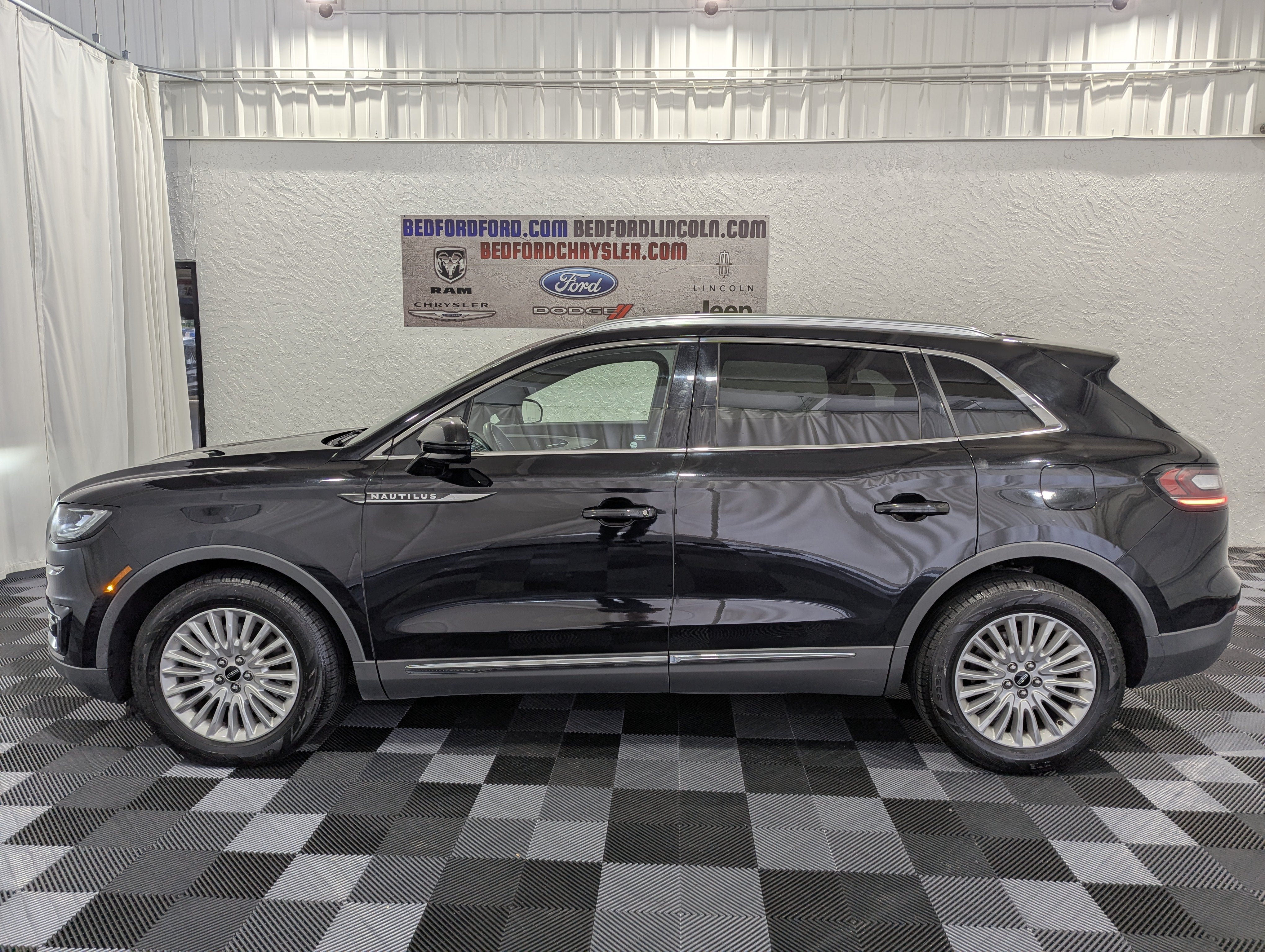 Used 2019 Lincoln Nautilus Premier AWD/4WD image 1