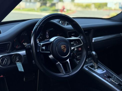 Used 2019 Porsche 911 Carrera 4 AWD/4WD image 23