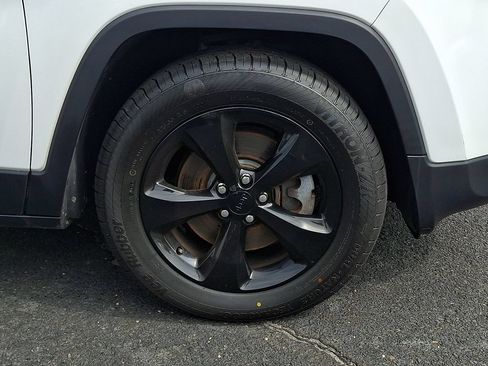 Used 2017 Jeep Cherokee High Altitude AWD/4WD image 11