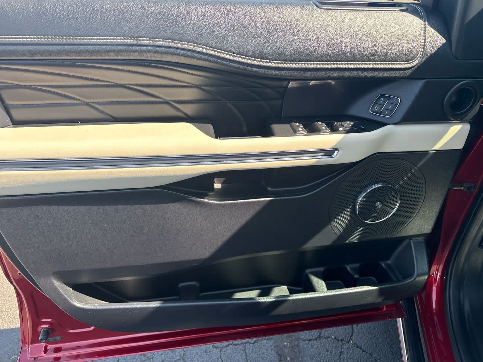 Used 2019 Ford Expedition Platinum AWD/4WD image 13