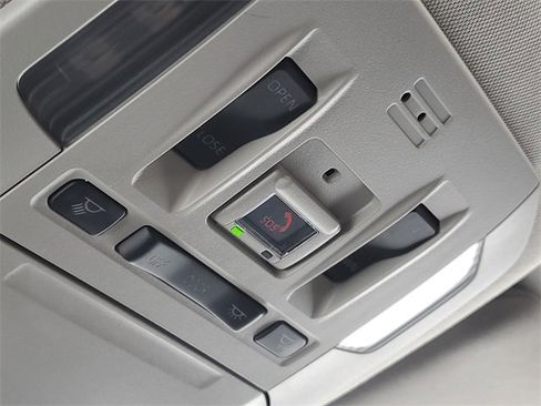 Used 2023 Toyota Highlander Limited image 38