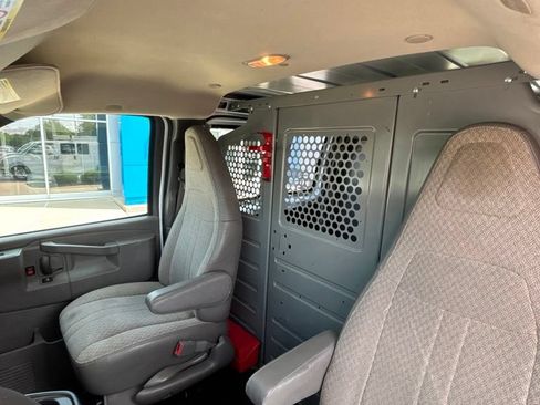 Used 2017 GMC Savana 2500 RWD image 14