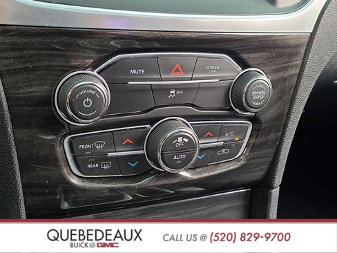 Used 2017 Chrysler 300 Limited image 19