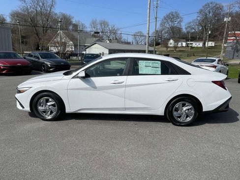 New 2026 Hyundai Elantra SE image 2