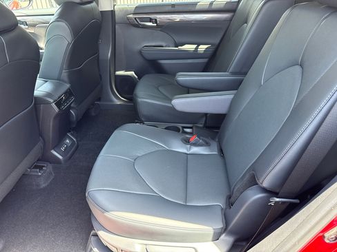 New 2026 Toyota Highlander Limited AWD/4WD image 21