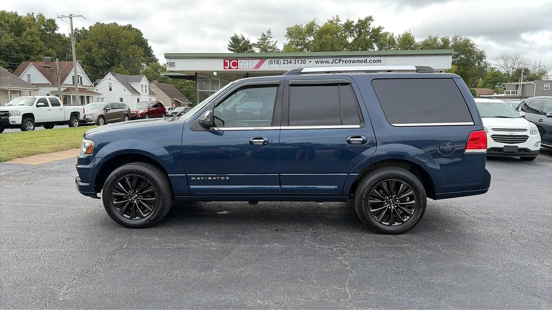 Used 2015 Lincoln Navigator 2WD image 8