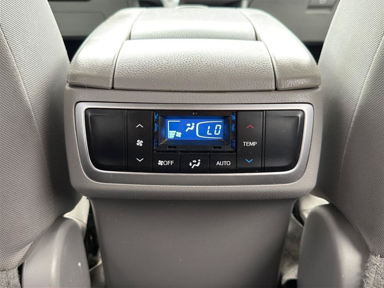 Used 2017 Toyota Highlander LE AWD/4WD image 19