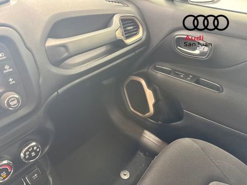 Used 2017 Jeep Renegade Latitude image 33