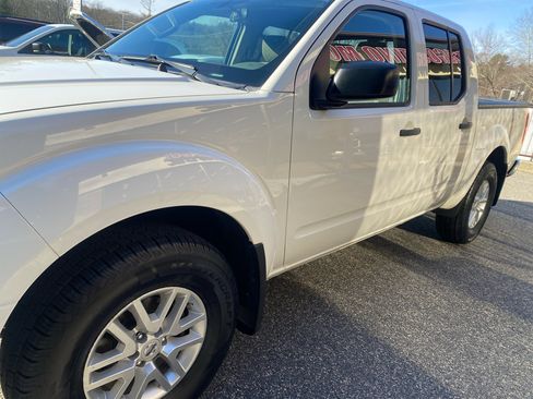 Used 2019 Nissan Frontier SV image 26