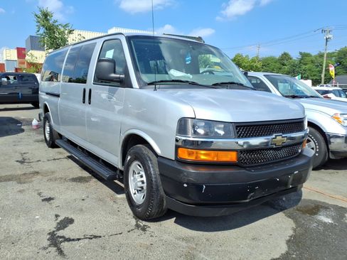 Used 2018 Chevrolet Express 3500 LS RWD image 1