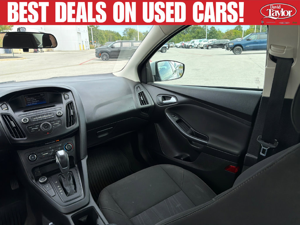 Used 2015 Ford Focus SE w/ SE Cold Weather Package FWD image 23