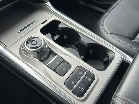 Used 2024 Ford Explorer XLT w/ Equipment Group 202A image 35