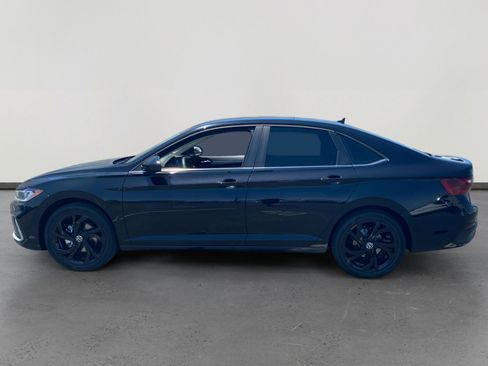 New 2025 Volkswagen Jetta SE image 2