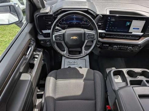 Used 2025 Chevrolet Silverado 1500 LT AWD/4WD image 14