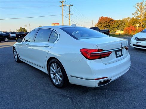 Used 2016 BMW 740i image 7