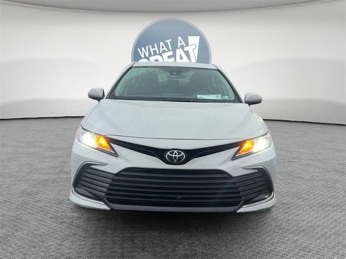 Used 2022 Toyota Camry LE image 9