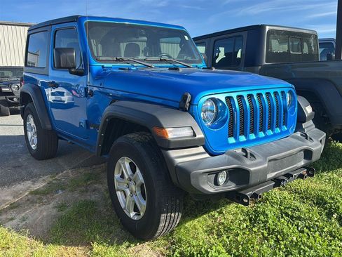 Used 2022 Jeep Wrangler Sport AWD/4WD image 2