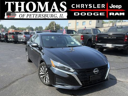 Used 2024 Nissan Altima 2.5 SV FWD image 1