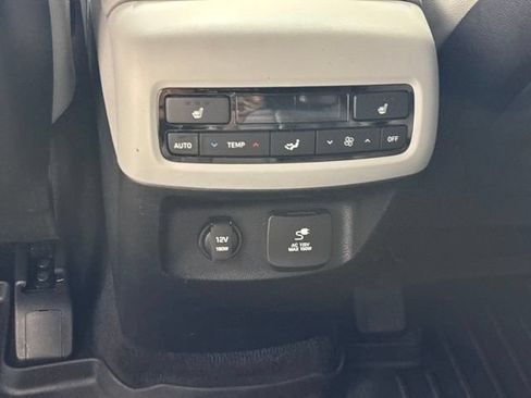 Used 2022 Hyundai Palisade SEL w/ 8P Bench Seat Package AWD/4WD image 11