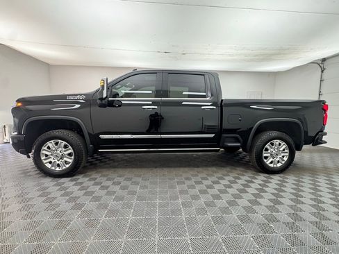 Used 2025 Chevrolet Silverado 2500 High Country w/ Technology Package AWD/4WD image 15