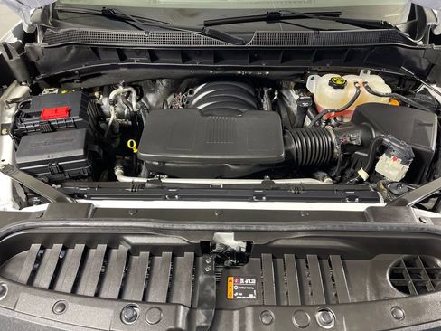Used 2022 Chevrolet Silverado 1500 LT AWD/4WD image 9