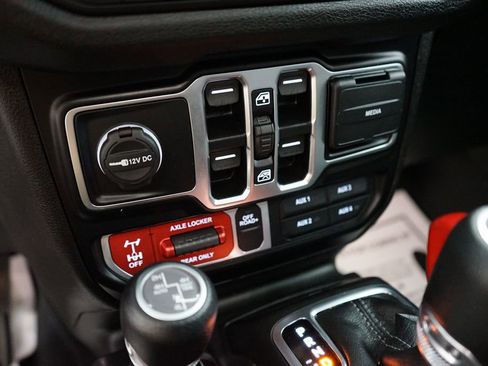 Used 2024 Jeep Wrangler Unlimited AWD/4WD image 38