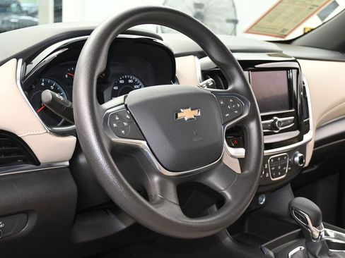 Used 2022 Chevrolet Traverse LS image 13