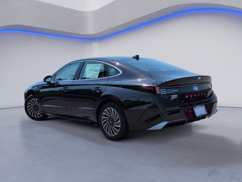 New 2025 Hyundai Sonata Limited image 9