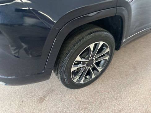 Certified 2022 Jeep Grand Cherokee Overland w/ Luxury Tech Group IV AWD/4WD image 25