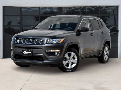 Used 2018 Jeep Compass Latitude w/ Cold Weather Group image 1