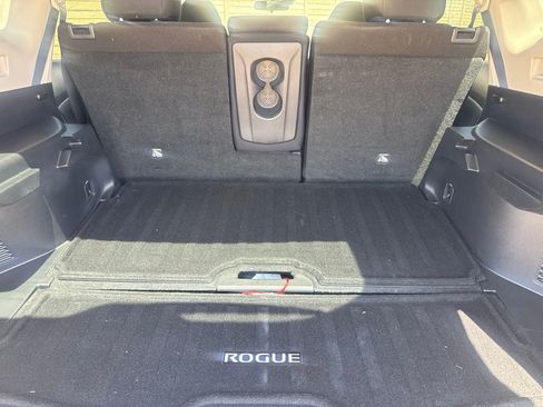 Used 2020 Nissan Rogue SV FWD image 29