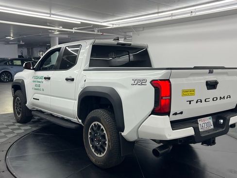 Used 2024 Toyota Tacoma TRD Off-Road w/ TRD Off Road Upgrade Package image 4