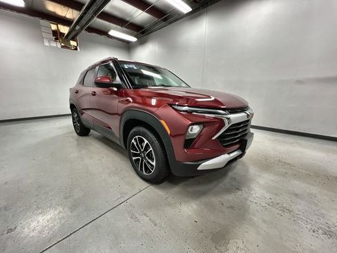 Certified 2025 Chevrolet TrailBlazer LT AWD/4WD image 2