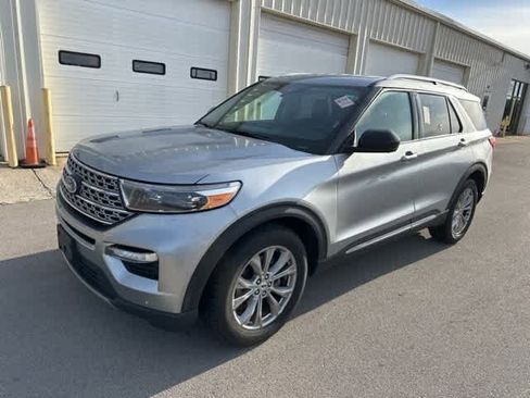 Used 2023 Ford Explorer Limited image 2