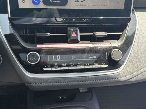 Used 2025 Toyota Corolla SE w/ SE Premium Package FWD image 62