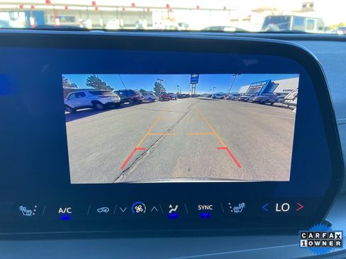 Used 2025 Chevrolet Traverse LT image 23