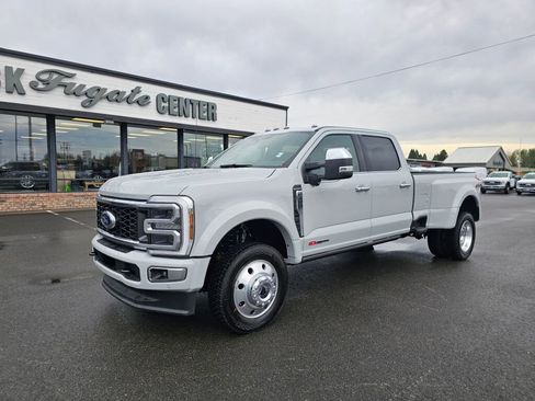 Used 2025 Ford F450 Platinum w/ Platinum Plus Package image 2