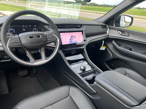 New 2026 Jeep Grand Cherokee Limited w/ Limited Altitude Package RWD image 18