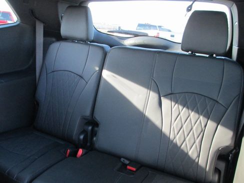 Certified 2024 Buick Enclave Avenir w/ Avenir Technology Package image 22