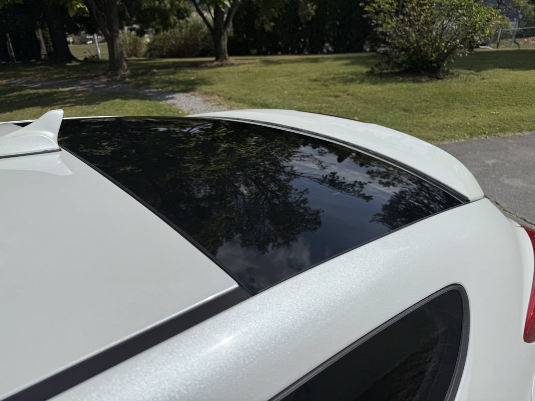 Used 2016 Hyundai Veloster Turbo FWD image 11