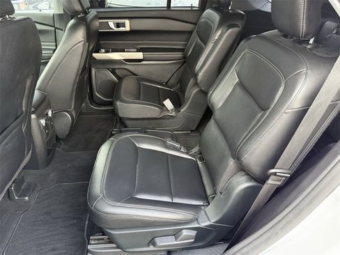 Used 2021 Ford Explorer XLT w/ Equipment Group 202A image 31