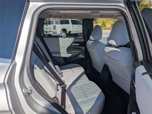 Used 2024 Mitsubishi Outlander SEL image 12