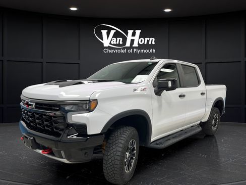 Used 2024 Chevrolet Silverado 1500 ZR2 w/ Technology Package AWD/4WD image 3