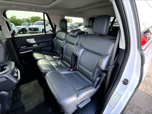 Used 2025 Ford Expedition Active AWD/4WD image 24
