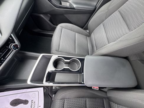 Used 2025 Chevrolet Equinox LT w/ Safety and Technology Package FWD image 24