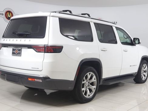 Used 2022 Jeep Wagoneer Series I w/ Convenience Group I AWD/4WD image 3