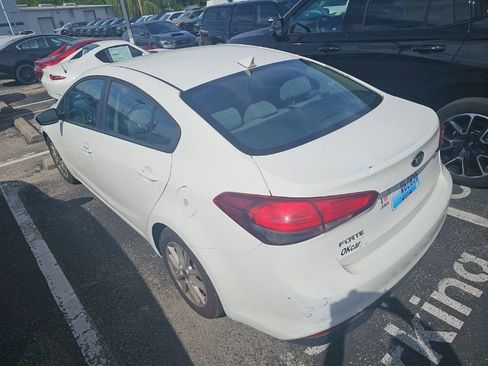 Used 2017 Kia Forte LX FWD image 7