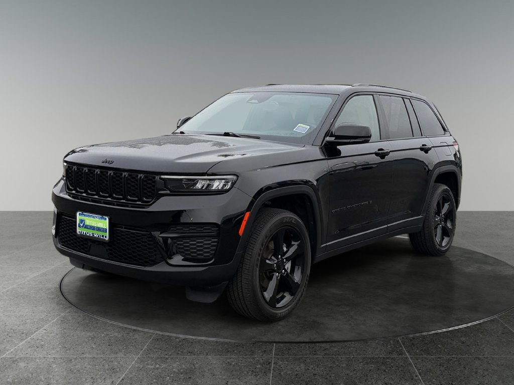 Used 2023 Jeep Grand Cherokee Altitude AWD/4WD image 3
